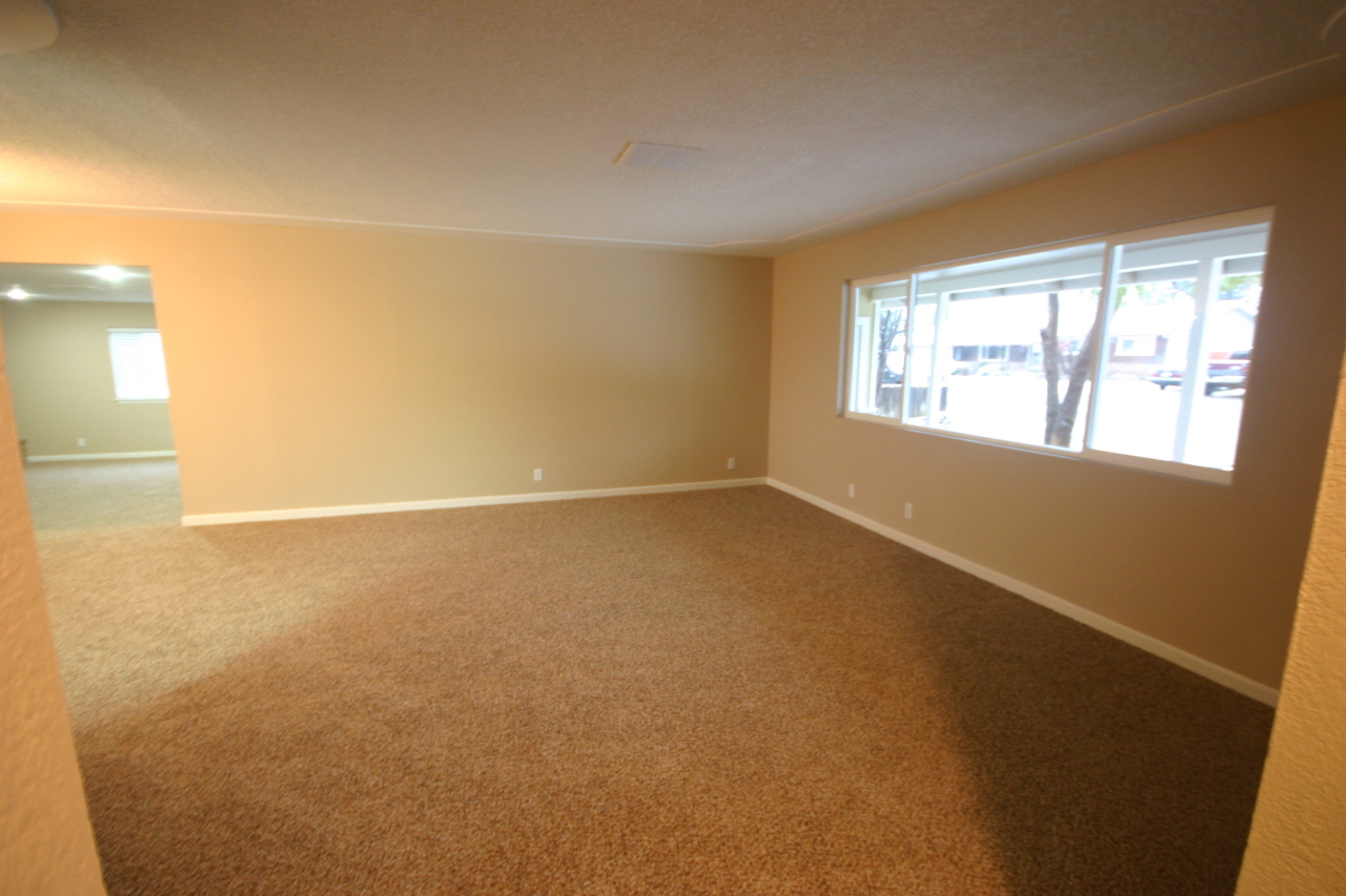 3952 Roesner Avenue Redding, CA 96002 - Photo 11 of 19 Family Room