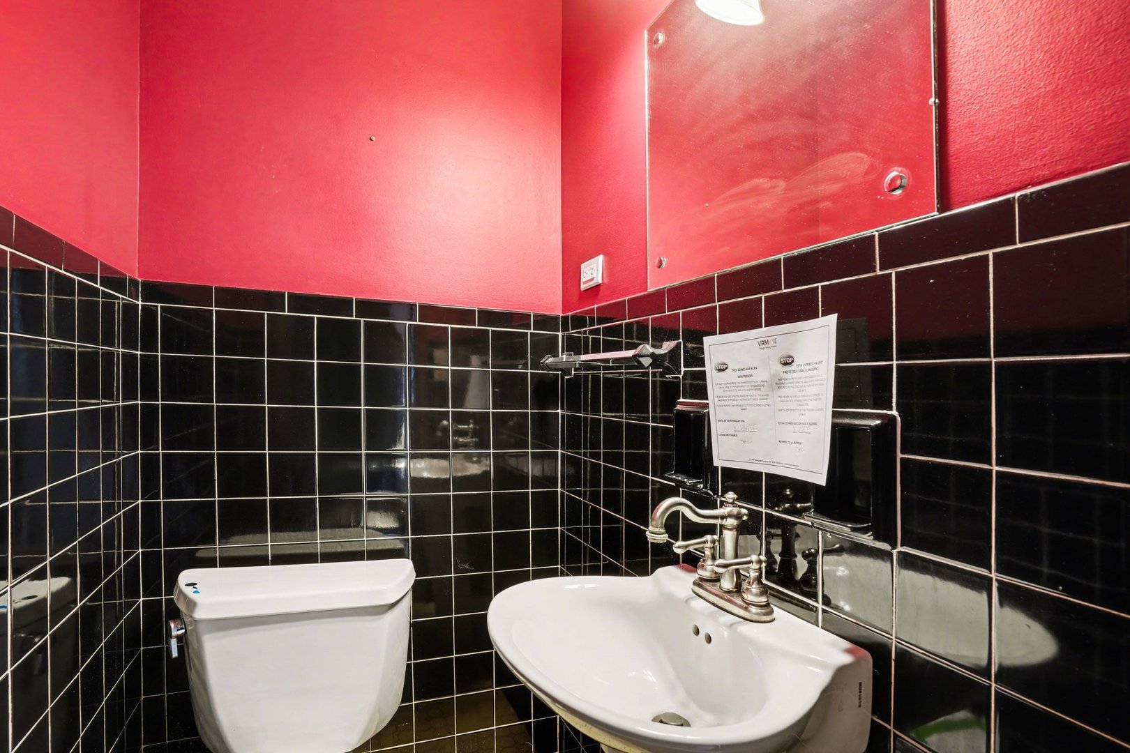1124 West Hawkins Street Kankakee, IL 60901 - Photo 10 of 22 a bathroom with a toilet a sink and mirror