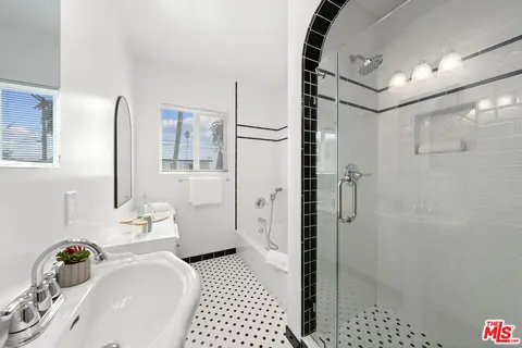 $2,295,000 | 822 Pine Street, Santa Monica, CA 90405