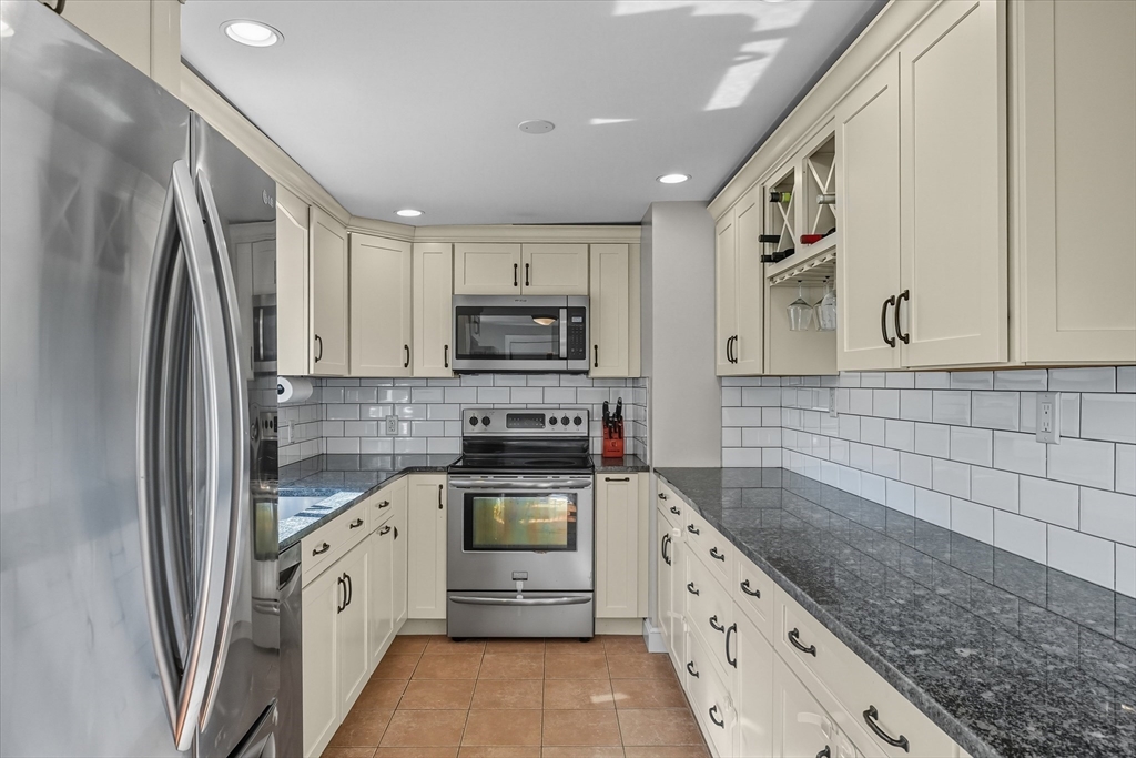 17 Oakvale Road Framingham, MA 01701 - Photo 11 of 42 Gallery Image 11