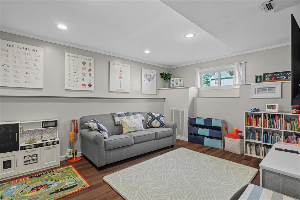 17 Oakvale Road Framingham, MA 01701 - Photo 25 of 42 Gallery Image 25