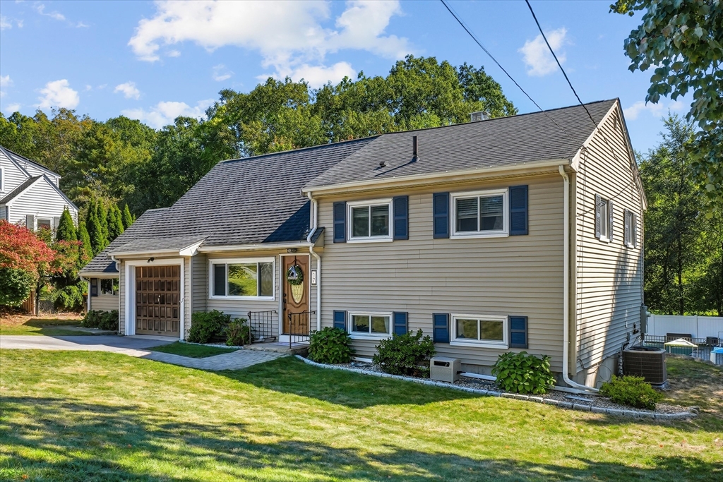 17 Oakvale Road Framingham, MA 01701 - Photo 3 of 42 Gallery Image 3