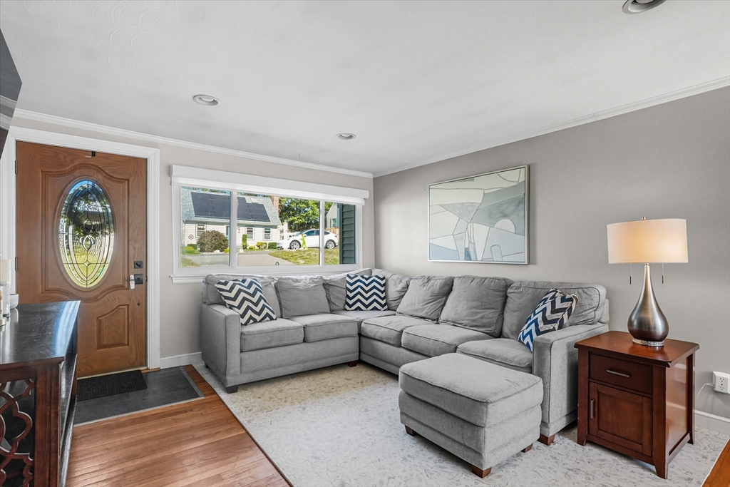 17 Oakvale Road Framingham, MA 01701 - Photo 5 of 42 Gallery Image 5