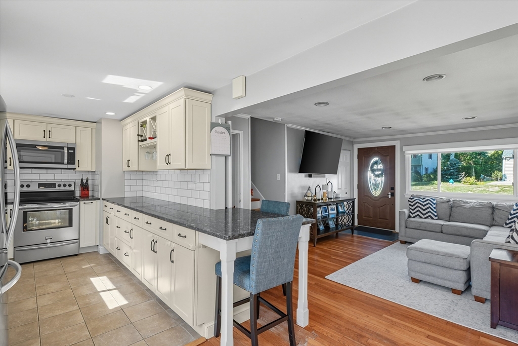 17 Oakvale Road Framingham, MA 01701 - Photo 9 of 42 Gallery Image 9