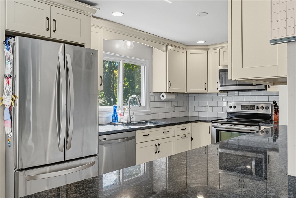 17 Oakvale Road Framingham, MA 01701 - Photo 10 of 42 Gallery Image 10