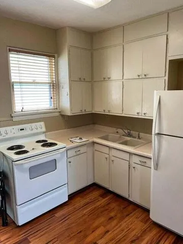 $1,000 | 1323 Geele Avenue, Sheboygan, WI 53083