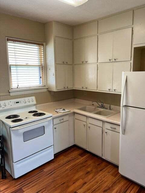 1323 Geele Avenue Sheboygan, WI 53083 - Photo 4 of 10 Kitchen