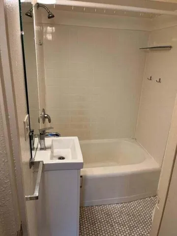 $1,000 | 1323 Geele Avenue, Sheboygan, WI 53083