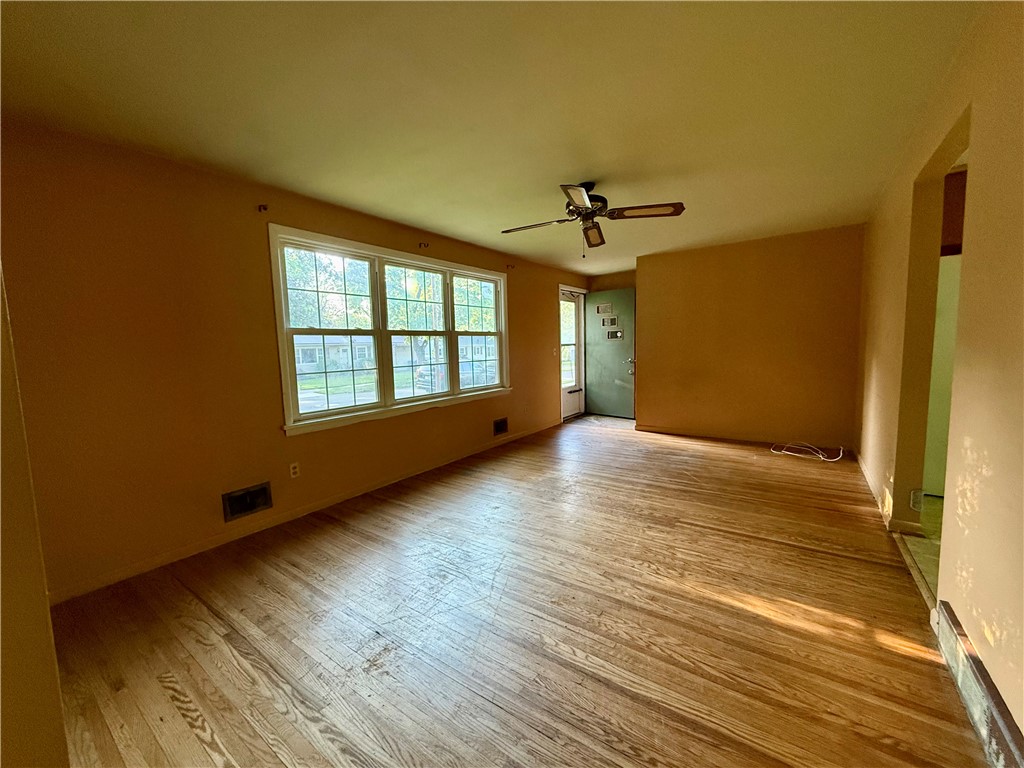 116 Lemoyn Avenue Rochester, NY 14612 - Photo 5 of 21