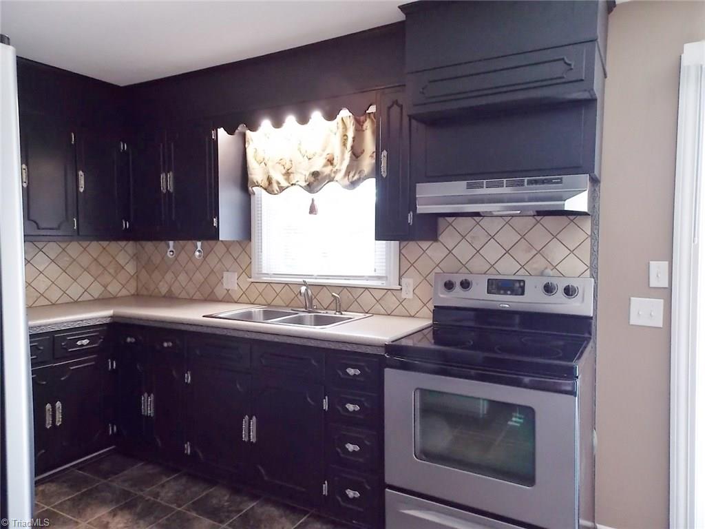 1071 Fowler Road Mount Airy, NC 27030 - Photo 3 of 16 All Appliances Stay