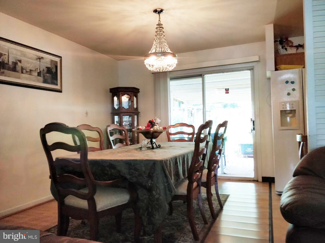 905 West Redwood Road Sterling, VA 20164 - Photo 2 of 8 Dining Room