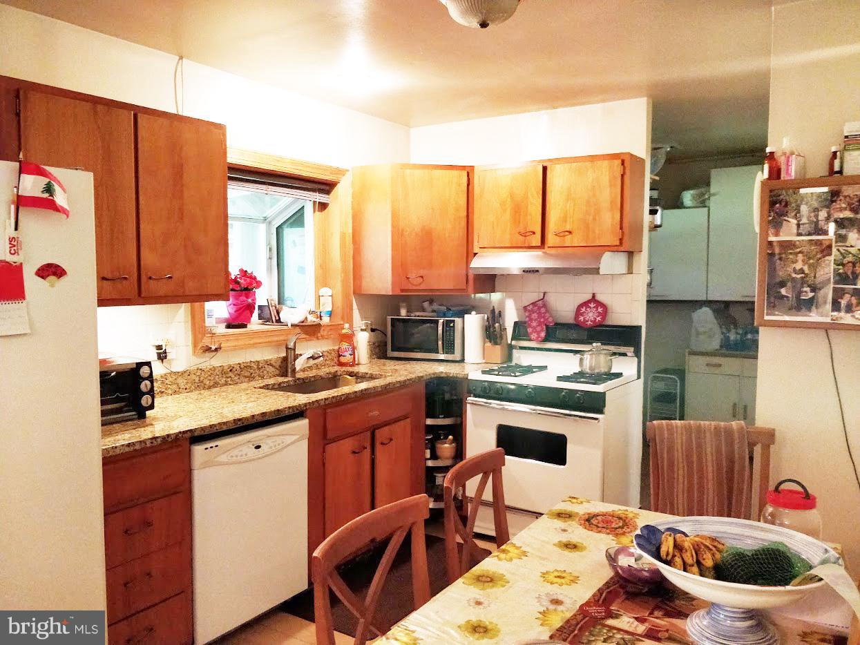 905 West Redwood Road Sterling, VA 20164 - Photo 3 of 8 Kitchen