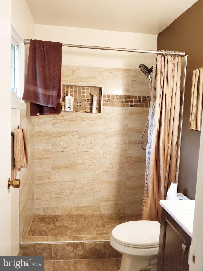 905 West Redwood Road Sterling, VA 20164 - Photo 5 of 8 Updated Master Bathroom