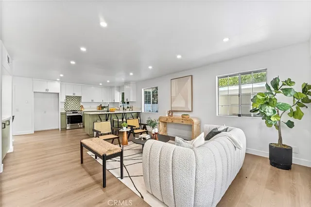 $980,500 | 619 North Wilson Avenue, Unit B, Pasadena, CA 91106