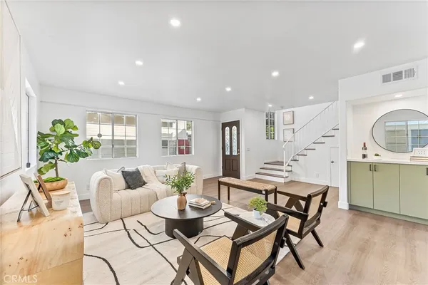 $899,000 | 619 North Wilson Avenue, Unit B, Pasadena, CA 91106