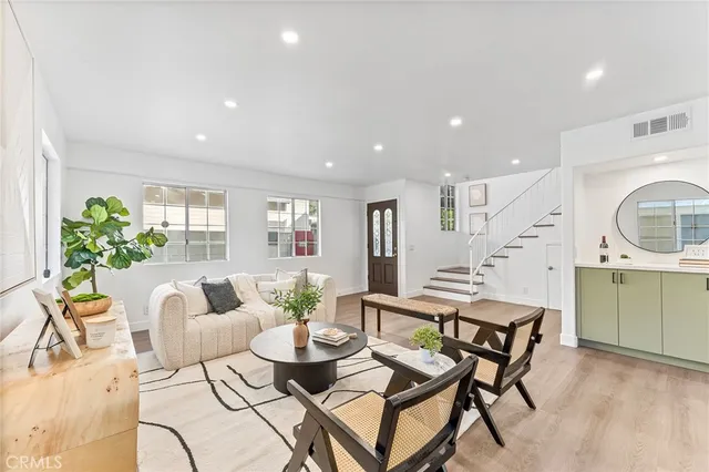 $980,500 | 619 North Wilson Avenue, Unit B, Pasadena, CA 91106