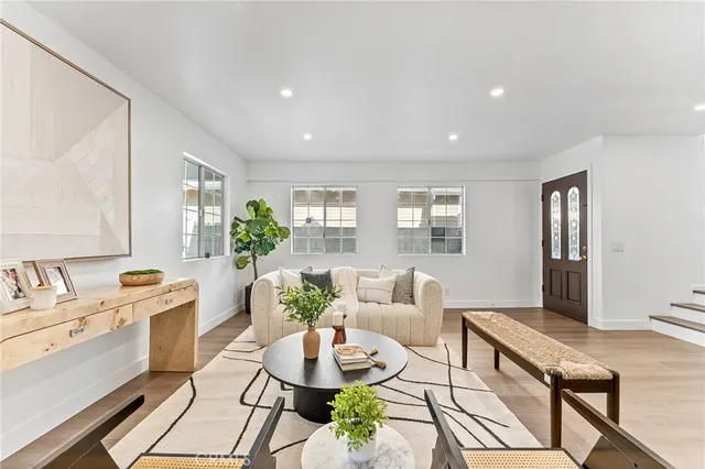 $980,500 | 619 North Wilson Avenue, Unit B, Pasadena, CA 91106