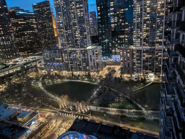 $2,100 | 400 East Randolph Street, Unit 2812, Chicago, IL 60601