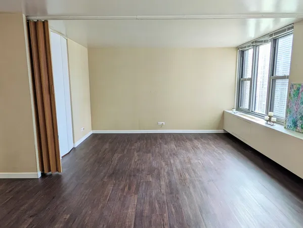$2,100 | 400 East Randolph Street, Unit 2812, Chicago, IL 60601