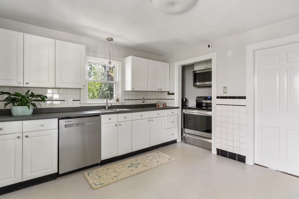 7 Crane Road Milton, MA 02186 - Photo 8 of 31 Gallery Image 8