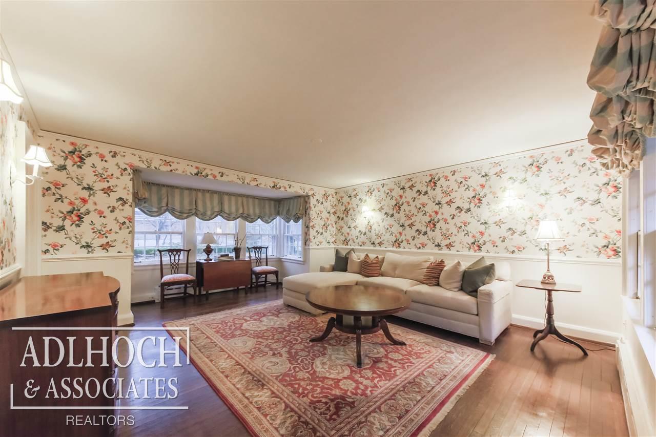 165 Cloverly Road Grosse Pointe, MI 48236 - Photo 11 of 24 31311039-10.JPG