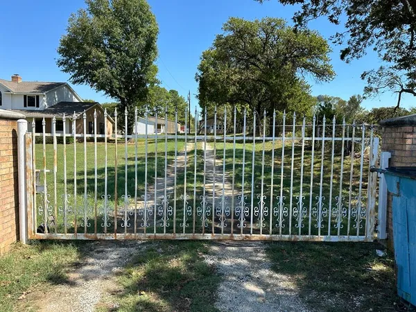 a view of a house with a small yard and plants