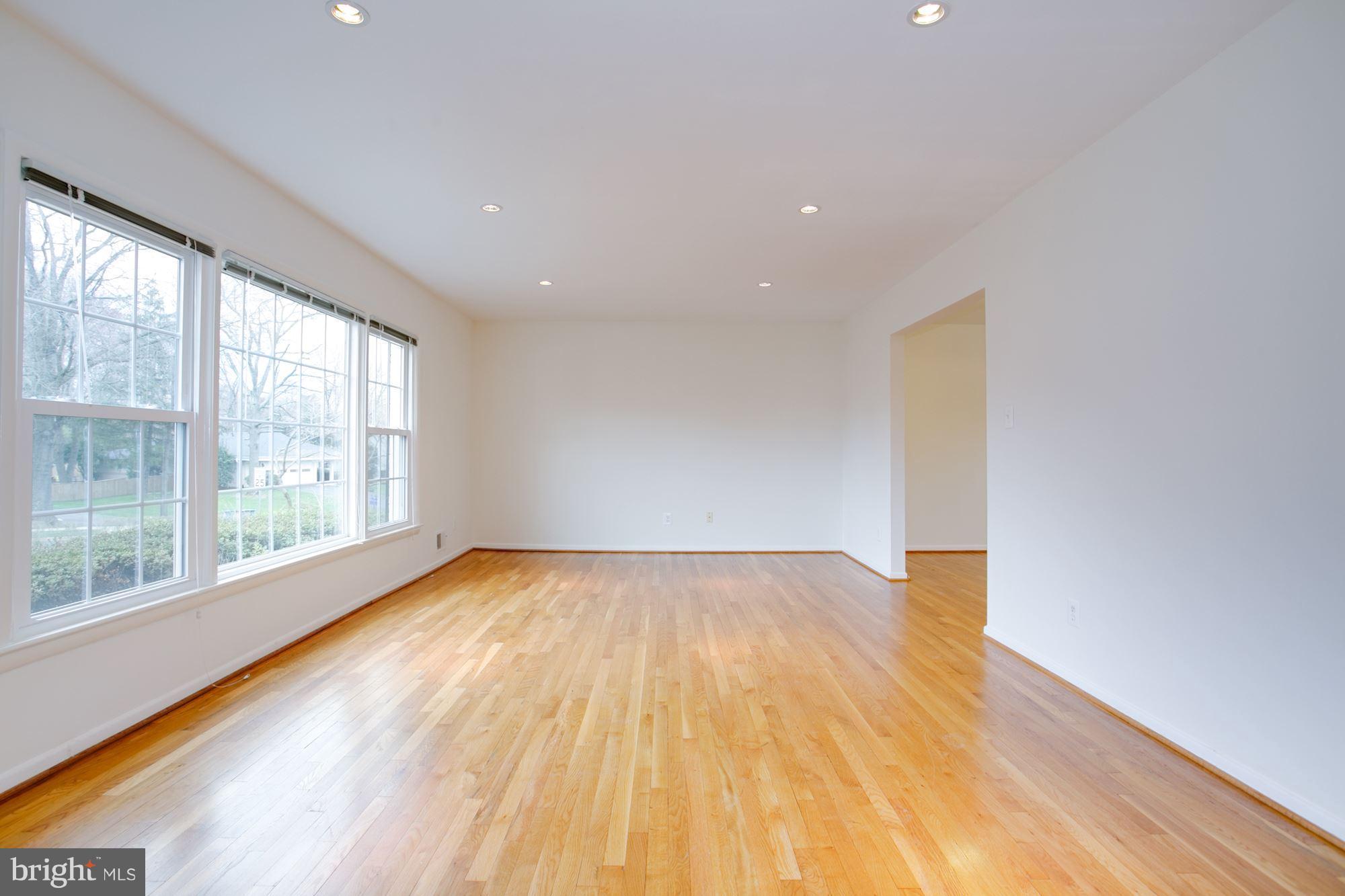 8107 Falstaff Road McLean, VA 22102 - Photo 6 of 29 Living Room