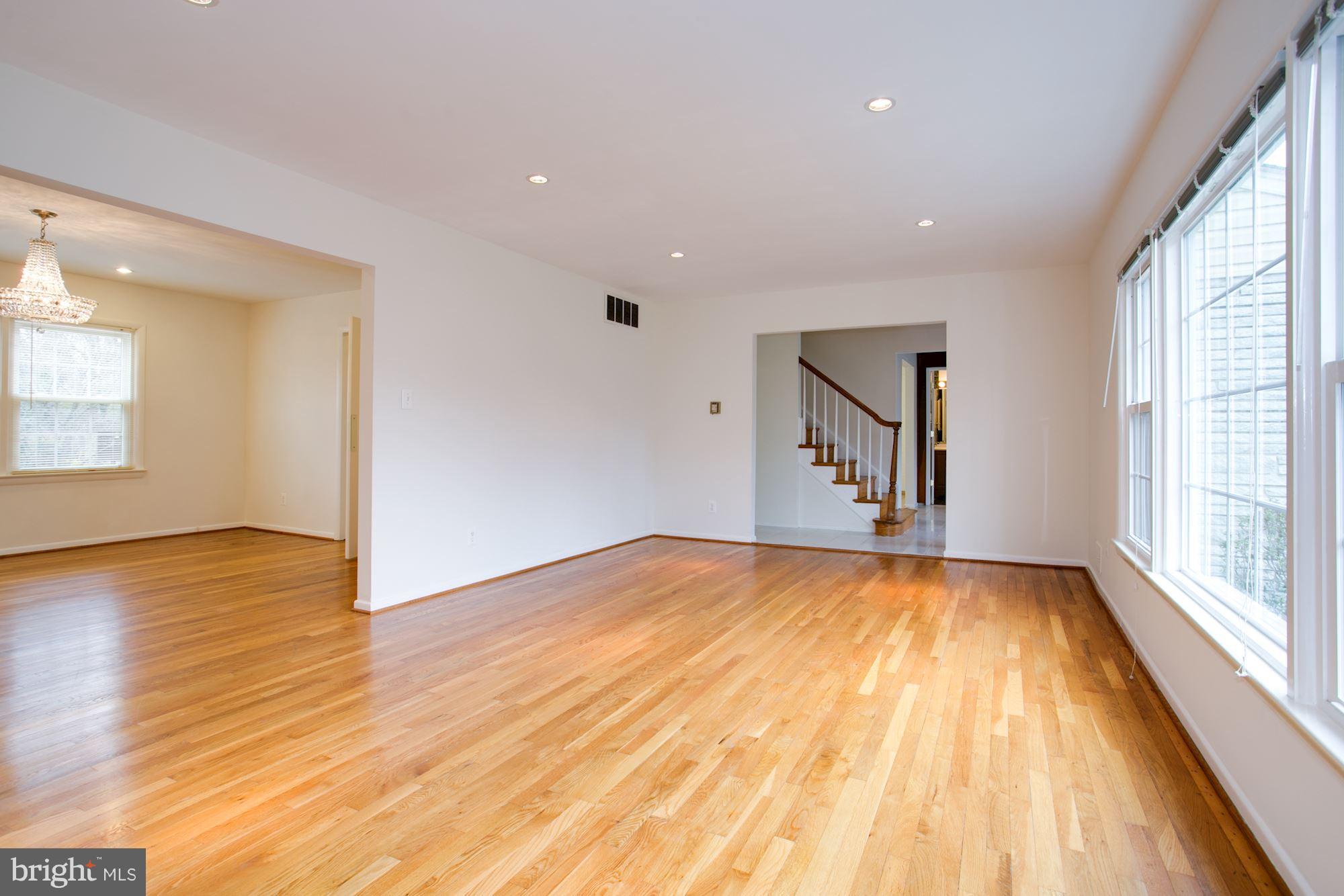 8107 Falstaff Road McLean, VA 22102 - Photo 7 of 29 Living Room