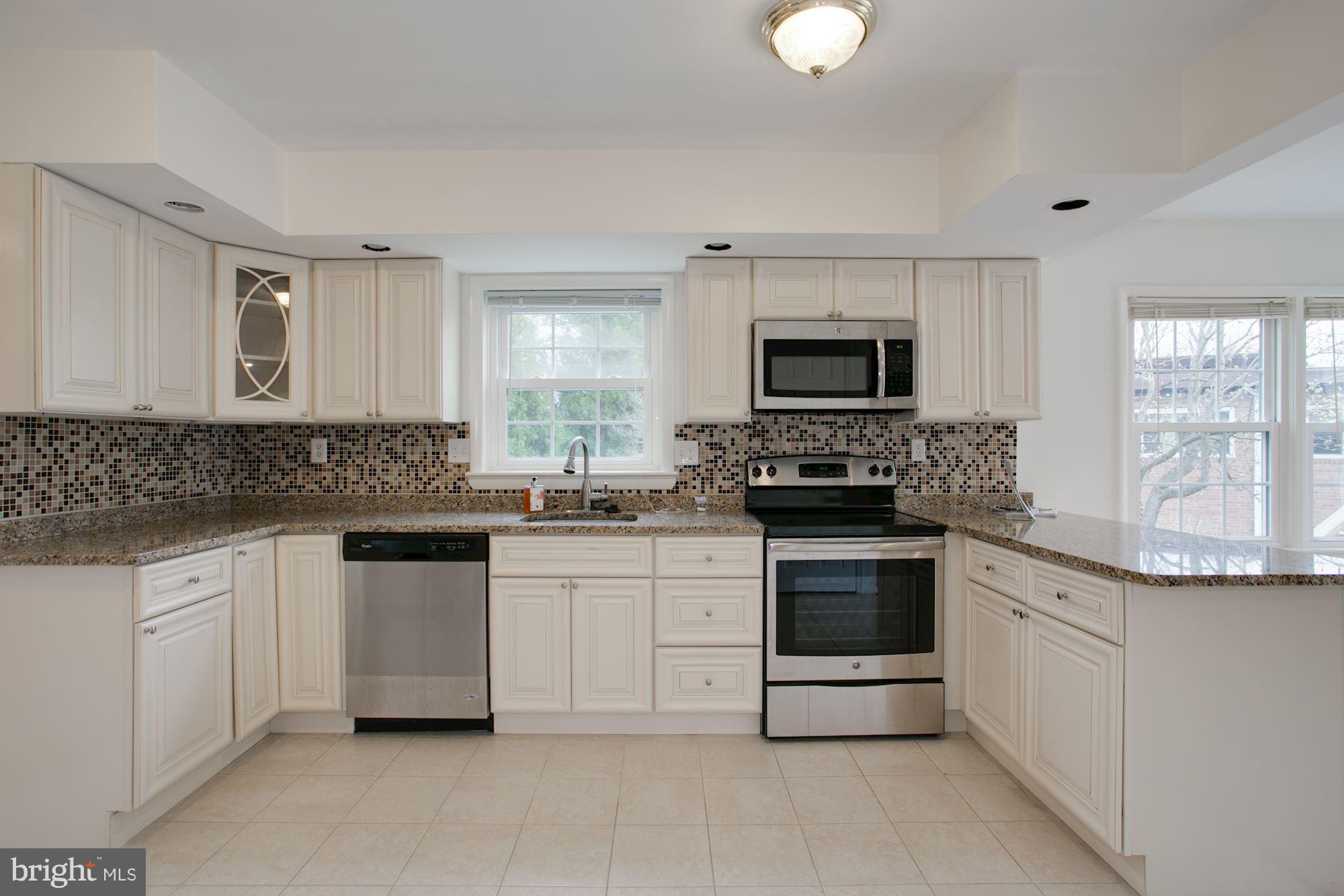 8107 Falstaff Road McLean, VA 22102 - Photo 10 of 29 Kitchen
