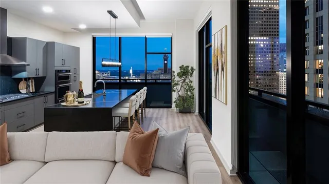 $2,481 | 161 Peachtree Center Avenue Northeast, Unit 2X2, Atlanta, GA 30303