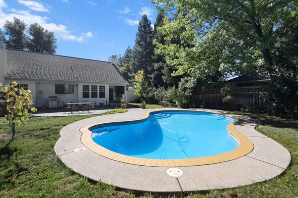 $630,000 | 2366 Templeton Drive, Redding, CA 96002