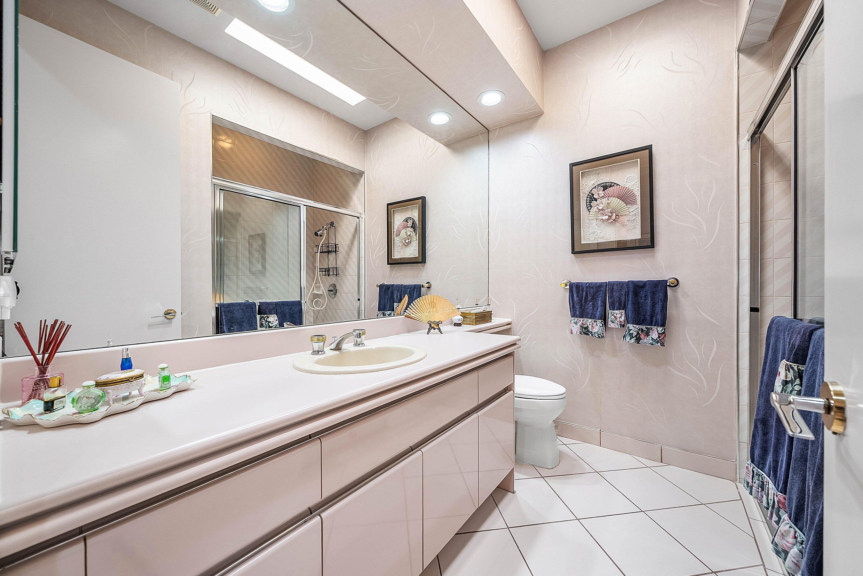 5791 Bridleway Circle Boca Raton, FL 33496 - Photo 30 of 44 Guest Bathroom