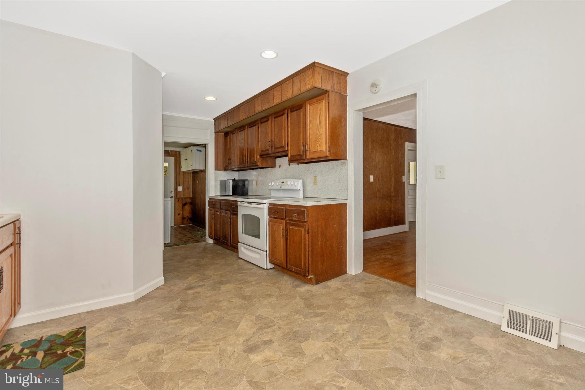 13634 Glissans Mill Road Mount Airy, MD 21771 - Photo 14 of 49 Kitchen