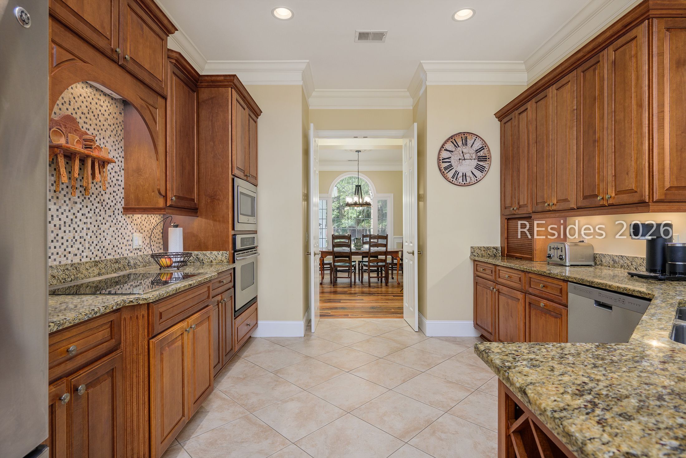 10 Reston Place Bluffton, SC 29910 - Photo 23 of 55 Casual bar for snacks as well as buffet service.