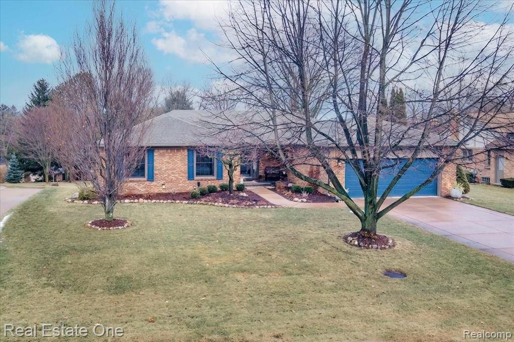 451 Lake Forest Road Rochester Hills, MI 48309 - Photo 2 of 97