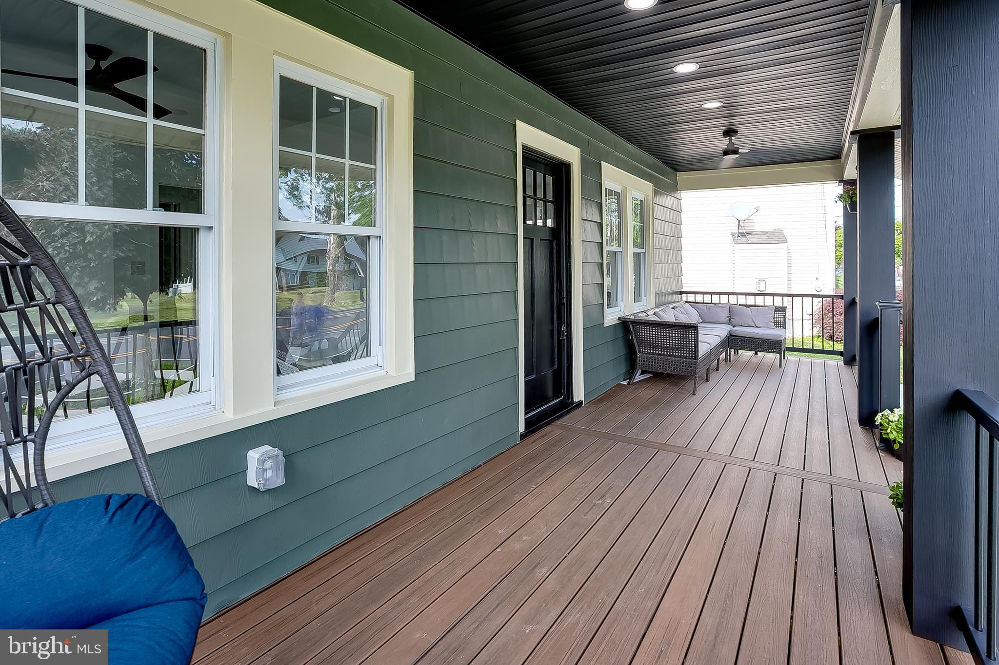 2004 Beverly Road Burlington, NJ 08016 - Photo 4 of 40 Front Porch