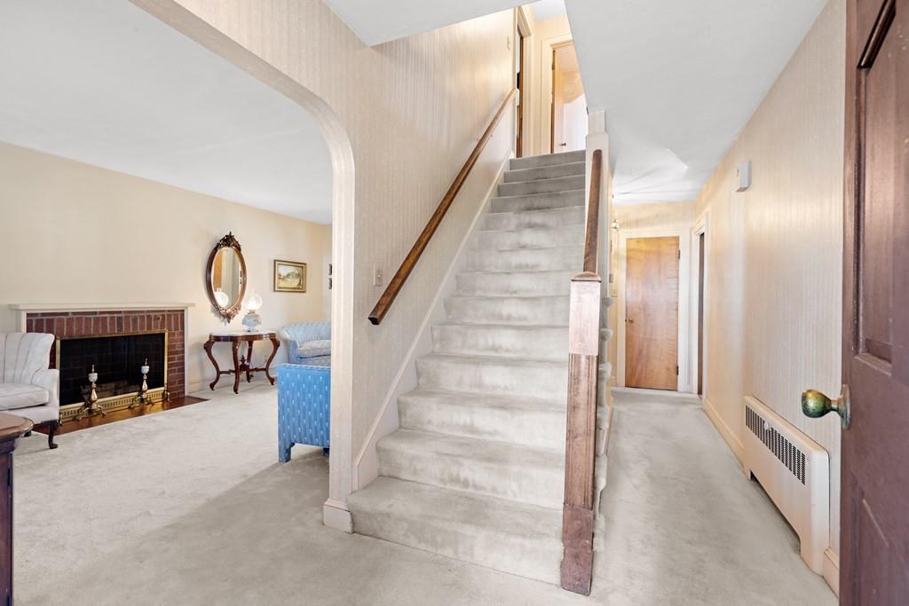 21 Canterbury Road Marblehead, MA 01945 - Photo 2 of 29 Gallery Image 2