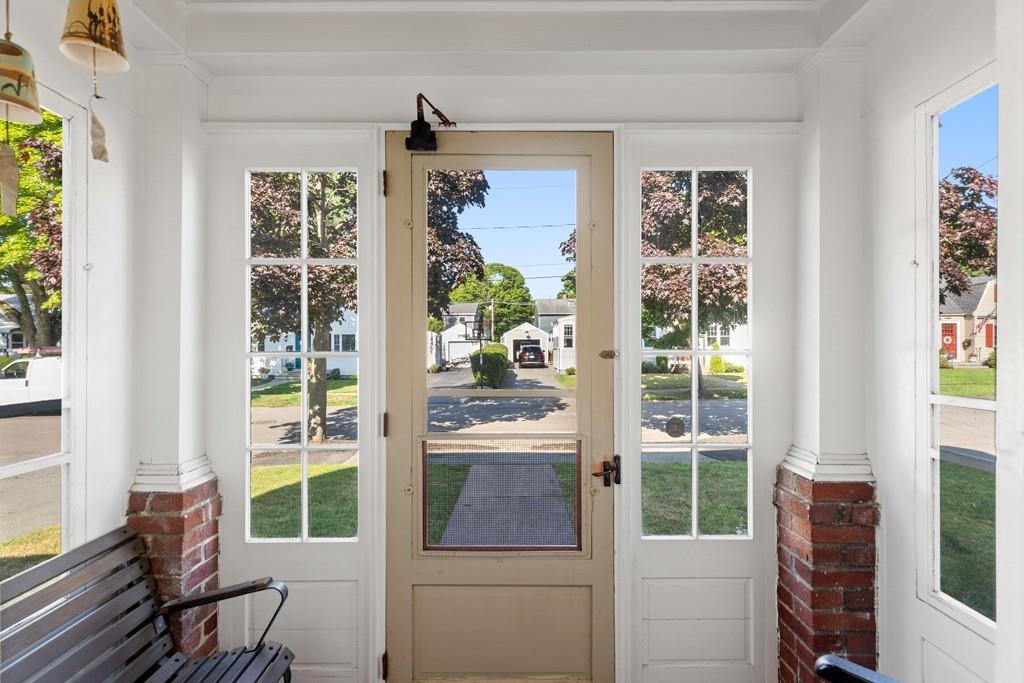 21 Canterbury Road Marblehead, MA 01945 - Photo 3 of 29 Gallery Image 3
