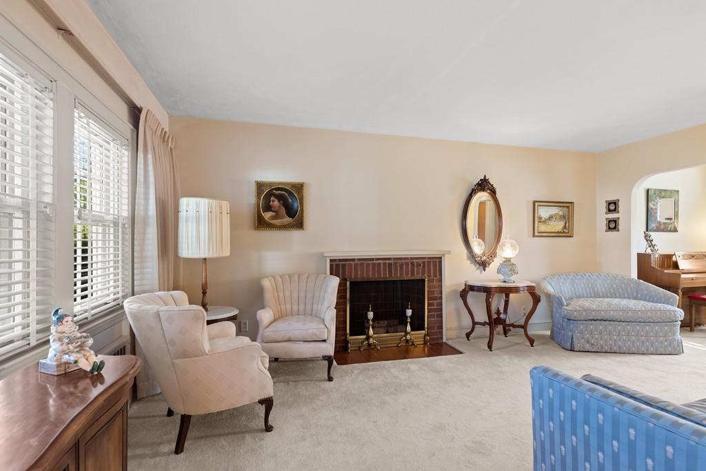 21 Canterbury Road Marblehead, MA 01945 - Photo 4 of 29 Gallery Image 4
