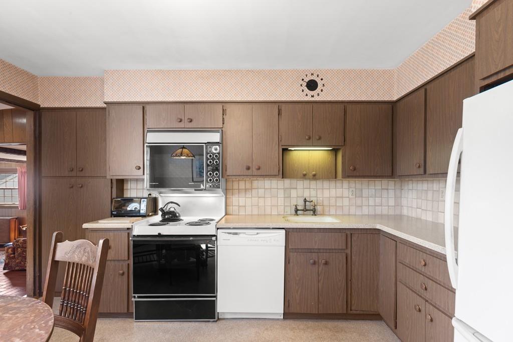 21 Canterbury Road Marblehead, MA 01945 - Photo 9 of 29 Gallery Image 9