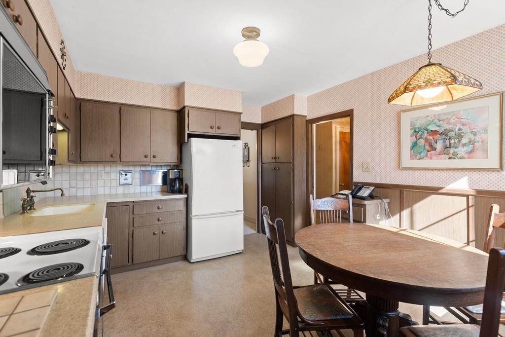 21 Canterbury Road Marblehead, MA 01945 - Photo 10 of 29 Gallery Image 10