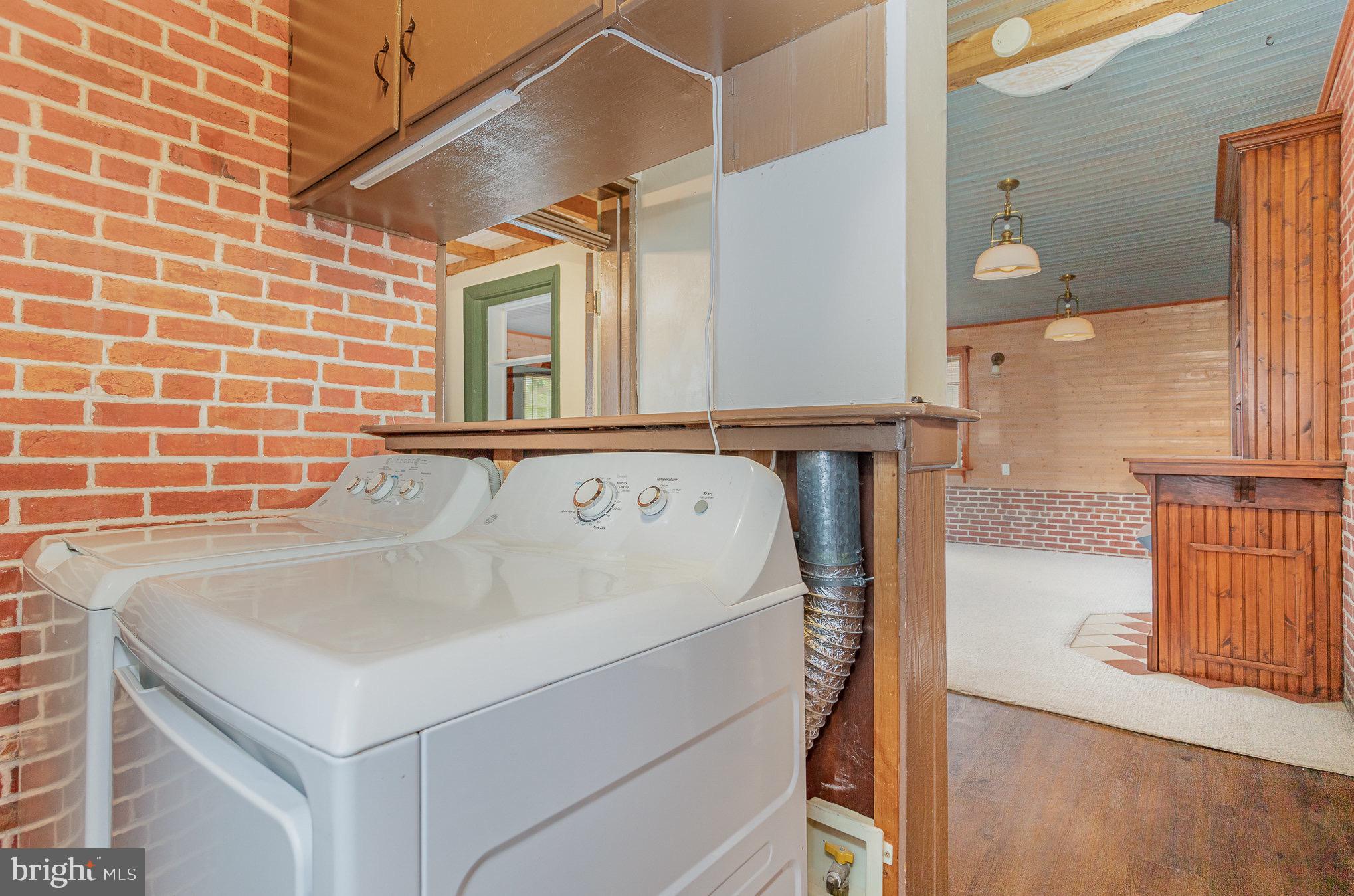407 East Derry Road Hershey, PA 17033 - Photo 21 of 48 a utility room with dryer and washer