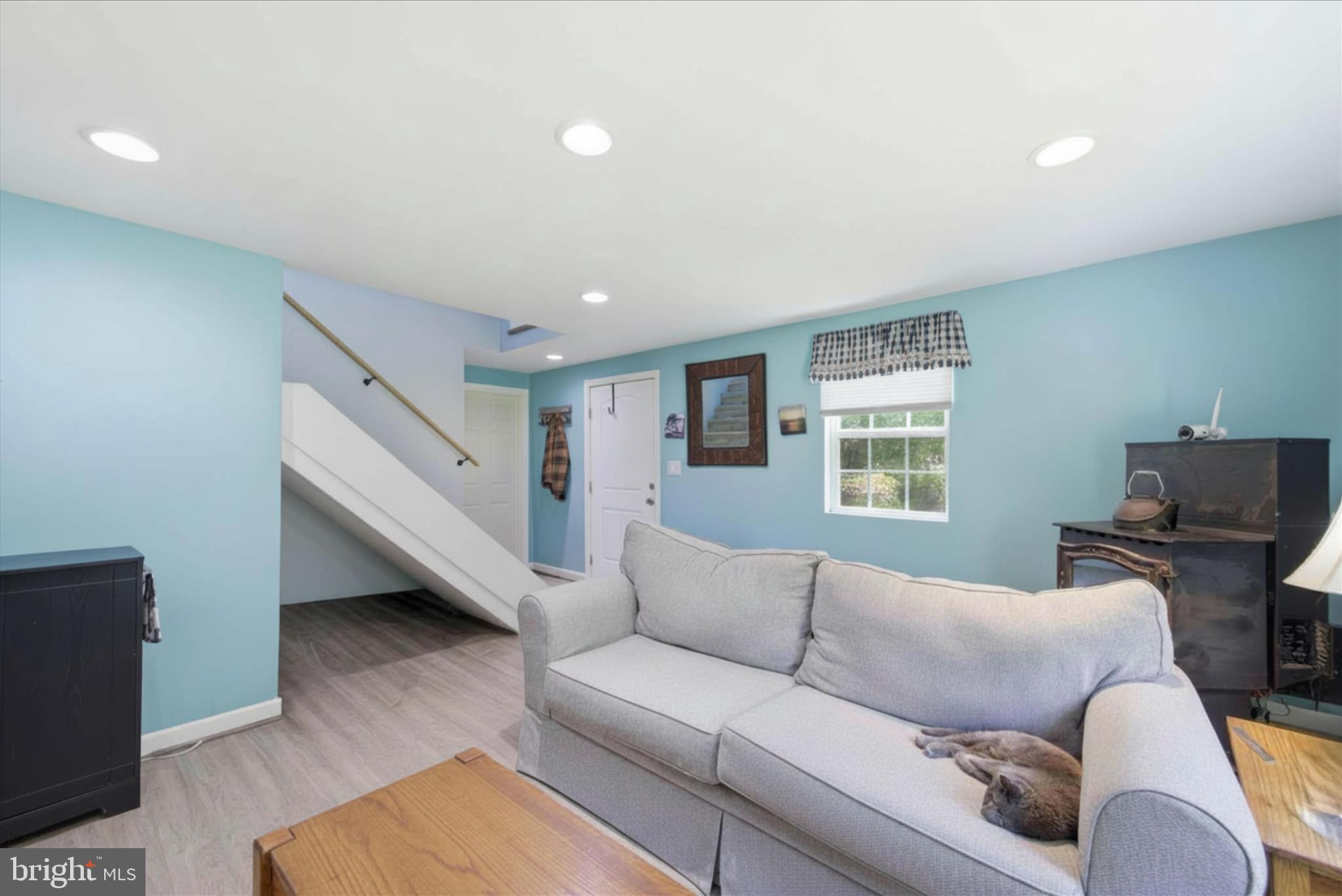 33150 Peach Orchard Road Pocomoke City, MD 21851 - Photo 13 of 40 Living Room
