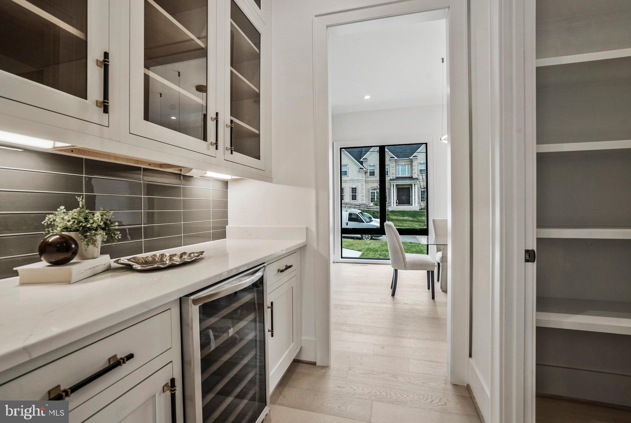 1426 Cola Drive McLean, VA 22101 - Photo 27 of 73 Customize drawer pull