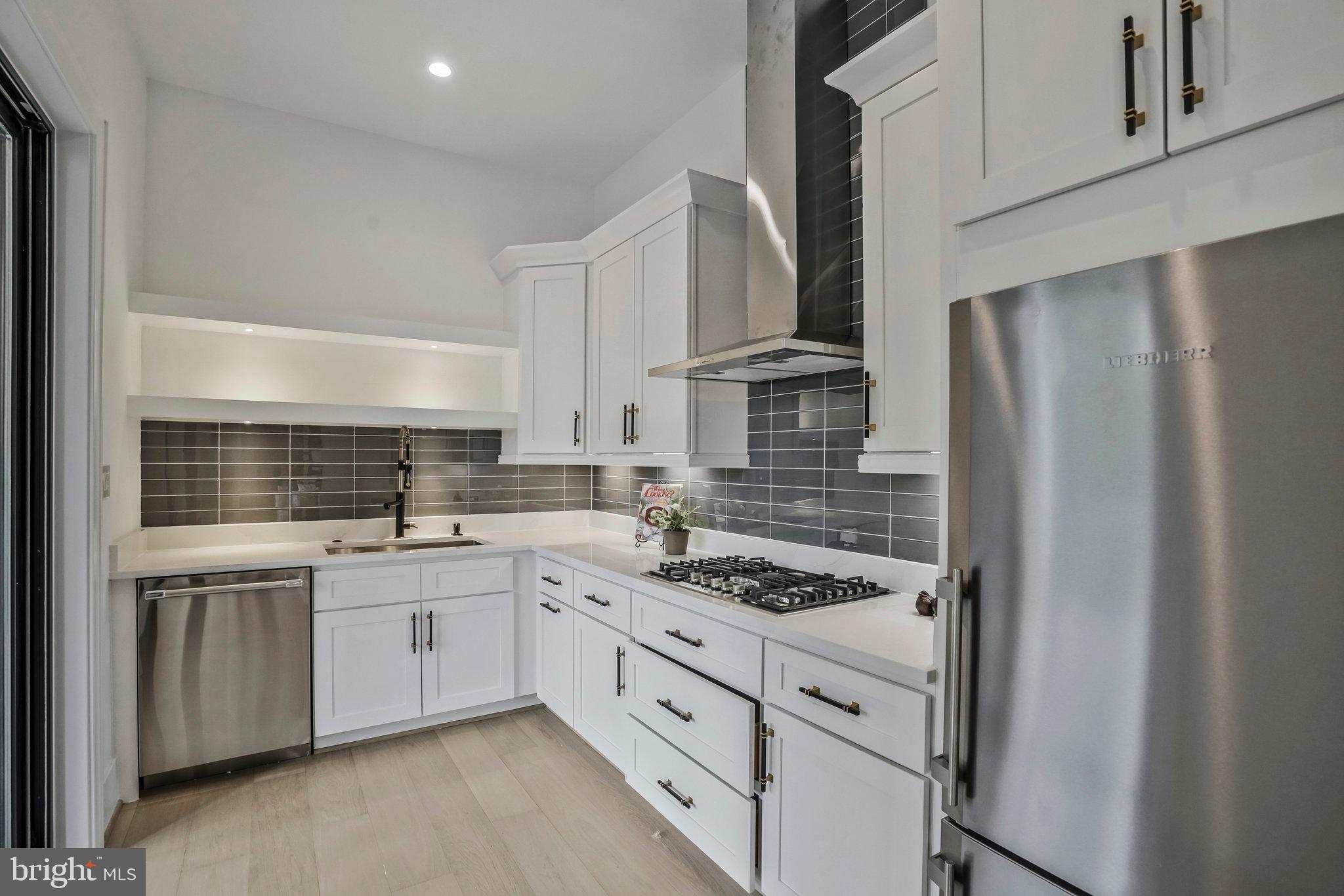1426 Cola Drive McLean, VA 22101 - Photo 28 of 73 Prep kitchen with a 4-burner Bosch gas stove