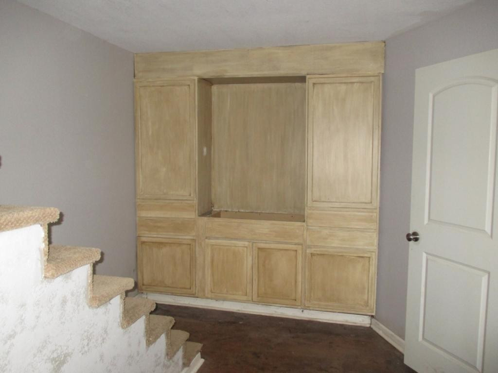 2940 Cliffside Road Kingsport, TN 37664 - Photo 18 of 36 Basement Builtins