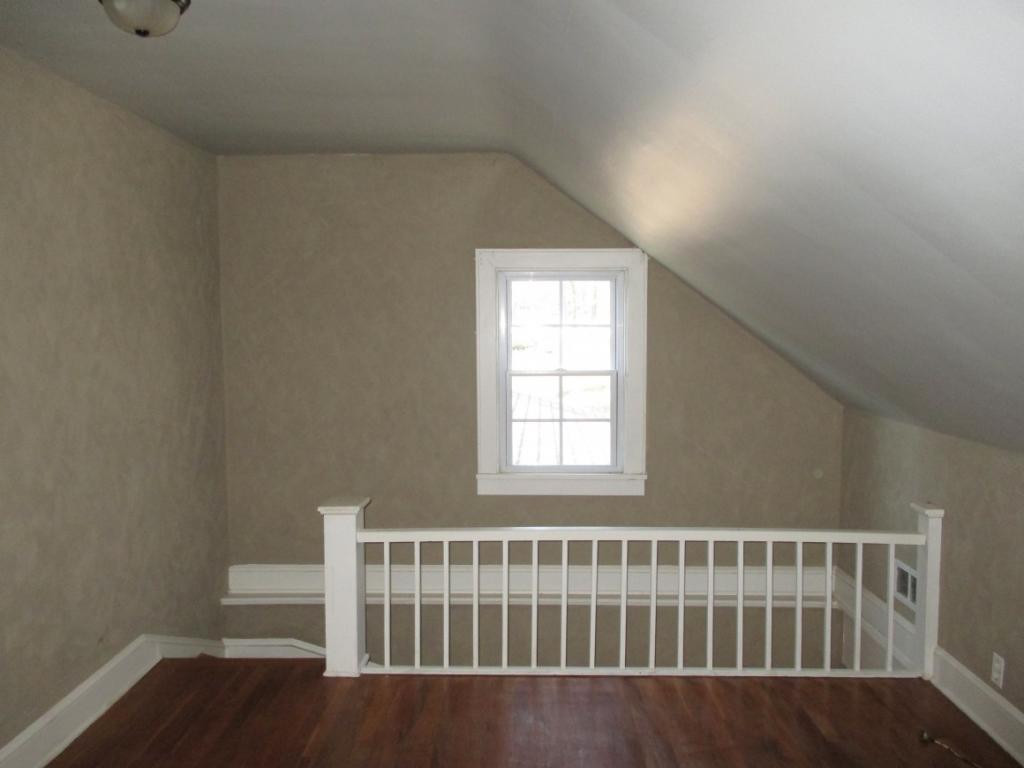 2940 Cliffside Road Kingsport, TN 37664 - Photo 19 of 36 2nd Floor Sitting Area