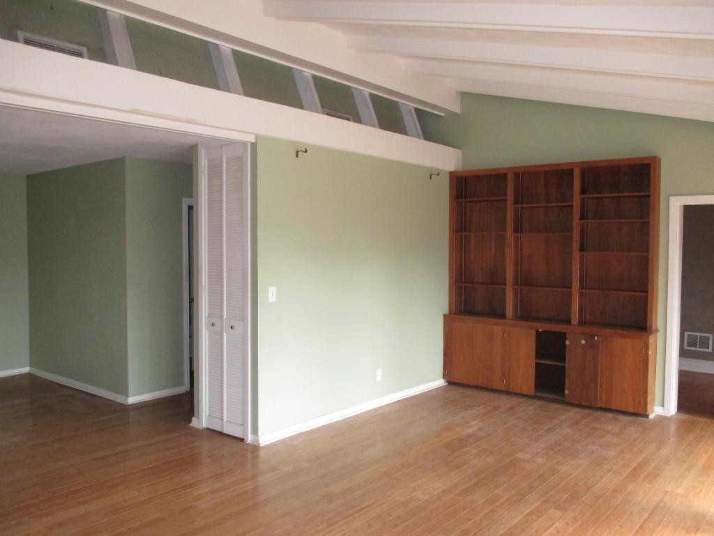 2940 Cliffside Road Kingsport, TN 37664 - Photo 25 of 36 Master Bedroom BuiltIns
