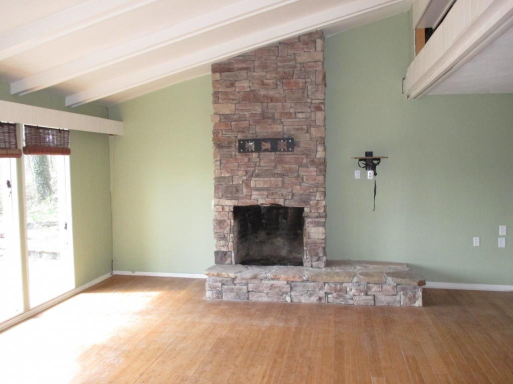 2940 Cliffside Road Kingsport, TN 37664 - Photo 26 of 36 Master Bedroom Fireplace