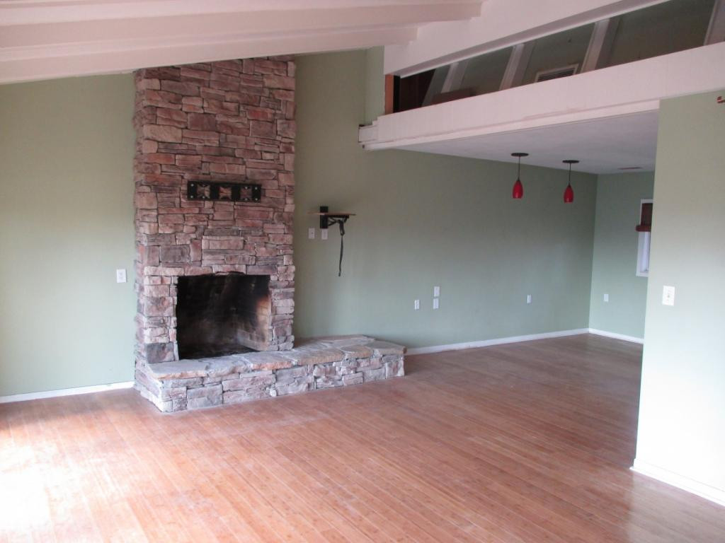 2940 Cliffside Road Kingsport, TN 37664 - Photo 9 of 36 Master Bedroom